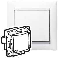 Перемикач проміжний ip44 білий Valena Legrand 770097